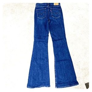 Levi high rise flare size 28
